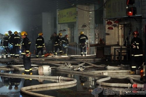 上海最大農(nóng)產(chǎn)品批發(fā)市場(chǎng)突發(fā)火災(zāi)，致6人遇難，安全警鐘再鳴